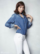 组图：金荷娜拍秋冬写真秀苹果美臀小细腰