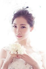 组图：菅韧姿夏日清新写真 戏里忧郁戏外俏皮