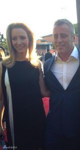 组图：《老友记》乔伊钱德勒重逢 染白发仍恩爱