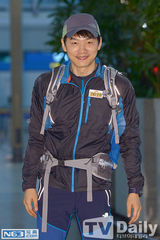 组图：UEE与Niel赴迪拜拍摄《丛林法则》