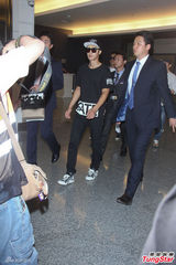 组图：金贤重赴台粉丝疯狂 遭山寨金秀贤抢镜