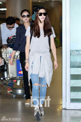组图：朴贞雅等人返韩 机场时尚风格各异