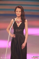 组图：港姐十强首轮问答搞笑 个性礼服展风姿