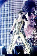 组图：罗志祥上海演唱会 花40万重做演出服