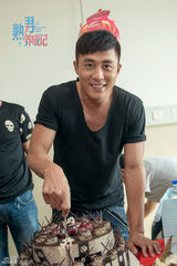 组图：杜淳《熟男养成记》片场庆生