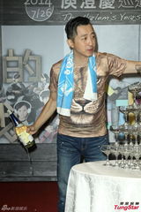 组图：多变哈林(庾澄庆)唱金曲 登小巨蛋万人同欢