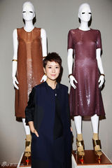 组图：海清欧洲旅游 素颜自拍心情大好