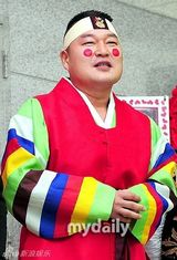 组图：韩综艺《膝盖道士》恢复录制 姜虎东回归