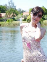 组图：43岁万绮雯容颜不老似花季少女