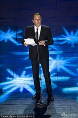 组图：北京电影节开幕 章子怡金色开胸装朗诵