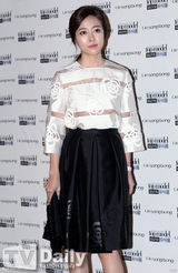 组图：韩星金有贞李秀赫等潮装看秀气场足