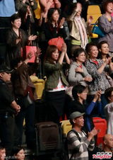 组图：叶德娴献唱见好就收 尾场开唱致敬张国荣