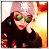 组图：范冰冰伦敦游荡 美艳红唇街头扮文艺