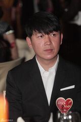 高清：高圆圆刘晓庆助阵慈善大典 董洁夫妇恩爱登场