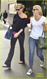 组图：抖奶超模阿普顿双峰高耸窒息诱惑