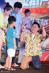 组图：《爸爸去哪儿2》吴镇宇曝儿子捏姚明屁股