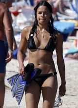 组图：罗德里格兹豪放跳水 前俯后仰姿势撩人