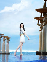 组图：陈数优雅登封面 幸福重游结婚之地