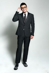 组图：杨烁商务写真温暖笑容彰显绅士魅力