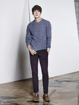 组图：演员柳演锡拍写真 尽展秋日暖男气息