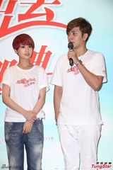 组图：吴奇隆萧亚轩等众星参加赈灾晚会