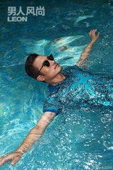 组图：耿乐拍时尚杂志大片 硬朗帅气展浪叔风范