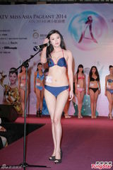 组图：亚洲小姐深圳泳装海选 演绎青春性感