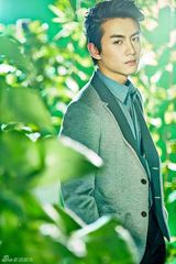 组图：陈晓【演员】帅气写真 背景清新造型复古