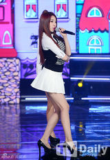 组图：《冠军秀》Super Junior夺首冠 成员兴奋摆剪刀手