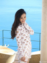 组图：Angelababy登封面 碧海蓝天化身精灵