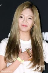 组图：少时孝渊李玹雨等出席活动 动感魅力难挡