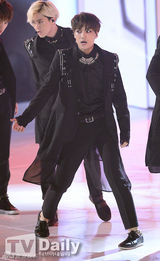 组图：BoA与EXO-K劲歌热舞助阵MCD十周年