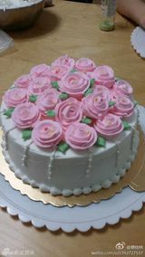 组图：蔡依林微博三宝 钢管屋虎做蛋糕