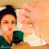 组图：陈思成晒佟丽娅逗比私房照 女神变表情帝