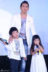 组图：《爸爸去哪儿2》长沙首映 导演称无4+X