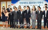 组图：韩星金明民任韩宪法裁判所宣传大使
