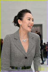 组图：比美！艾玛回眸浅笑章子怡开怀大笑