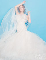 组图：赵丽颖时尚婚纱写真 长发盘起风情万种