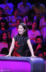 组图：杨童舒古典旗袍装尽显高贵气质