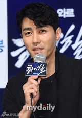 组图：《高跟鞋》首映 车胜元新作问世心情好