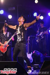 组图：任贤齐台北开唱 扯五月天阿信后腿