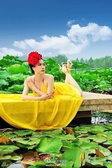 组图：芙蓉姐姐变美艳荷花仙 恨嫁心切想要男友