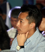 组图：汪小菲亮相公益活动秀名表 发量疑变少