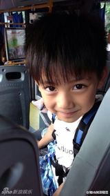组图：公交车小正太帅翻网友 怒赞萌版马国明