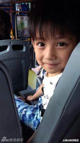 组图：公交车小正太帅翻网友 怒赞萌版马国明