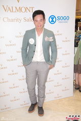 组图：陈豪称陈茵媺产后情绪好 照顾孩子无压力