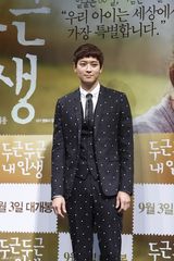 组图：宋慧乔粉嫩宣传新片 短裙落座险走光