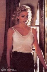 [青春照相馆]少女期麦当娜：性感与清纯并存