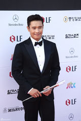 独家高清：又是一年百想红毯 众星云集争奇斗艳