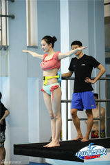 组图：《中国星跳跃》美女齐跳水泳池争艳